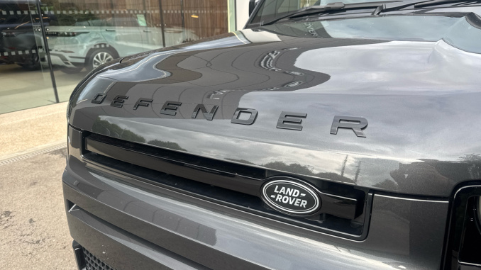 Land Rover Defender 3.0 D250 X-Dynamic SE 90 3dr Auto Diesel Estate - Image 33